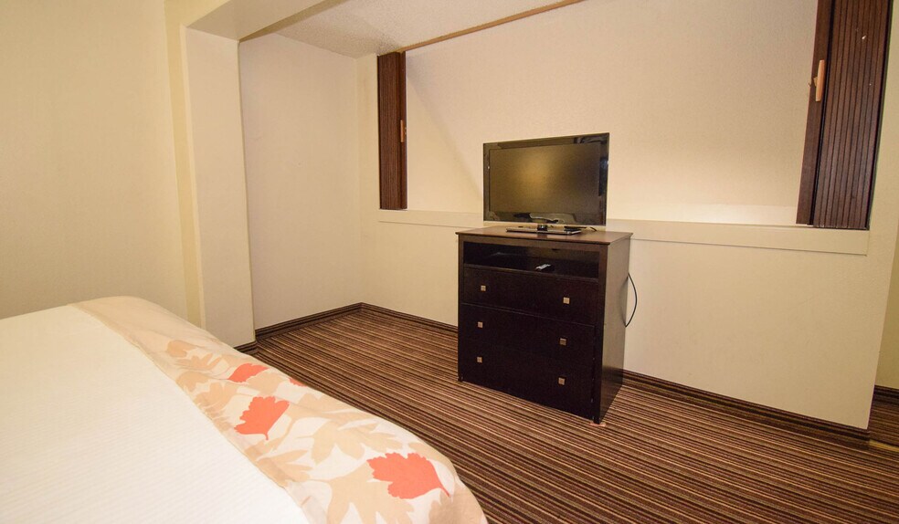 More Photos Of 250 Municipal Dr, Richardson Hotel For Sale