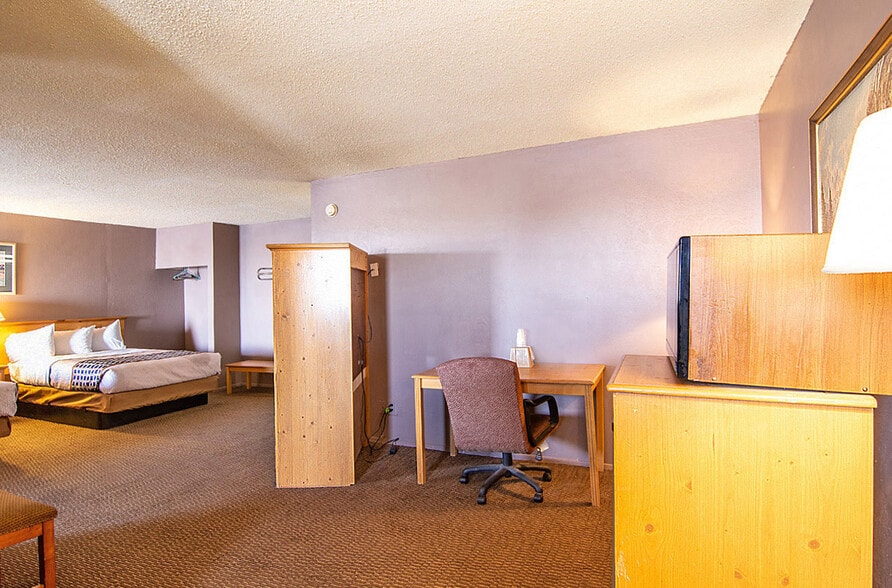 More Photos Of 2224 N White Sands Blvd, Alamogordo Hotel For Sale
