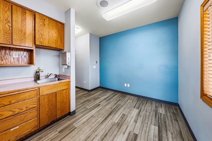 More Photos Of 925 Town Centre Dr, Medford Medical For Lease