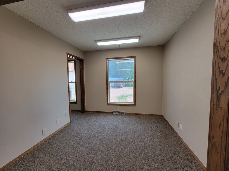 More Photos Of 405 W 34th St, Sioux Falls Office For Lease