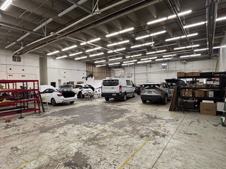 More Photos Of 3000-3066 S Platte River Dr, Englewood Warehouse For Lease