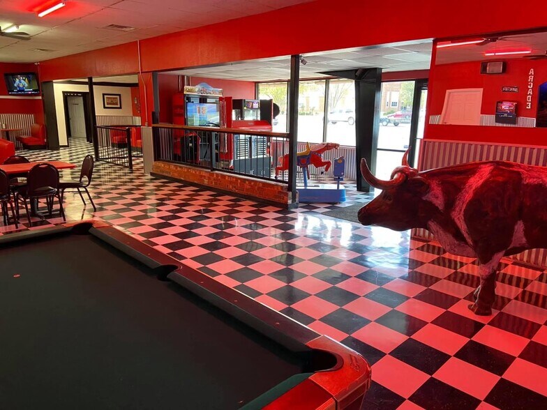 More Photos Of 901 E St, Snyder General Retail For Sale