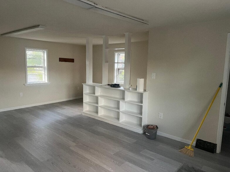 More Photos Of 706 Willow St, Southampton Office For Lease