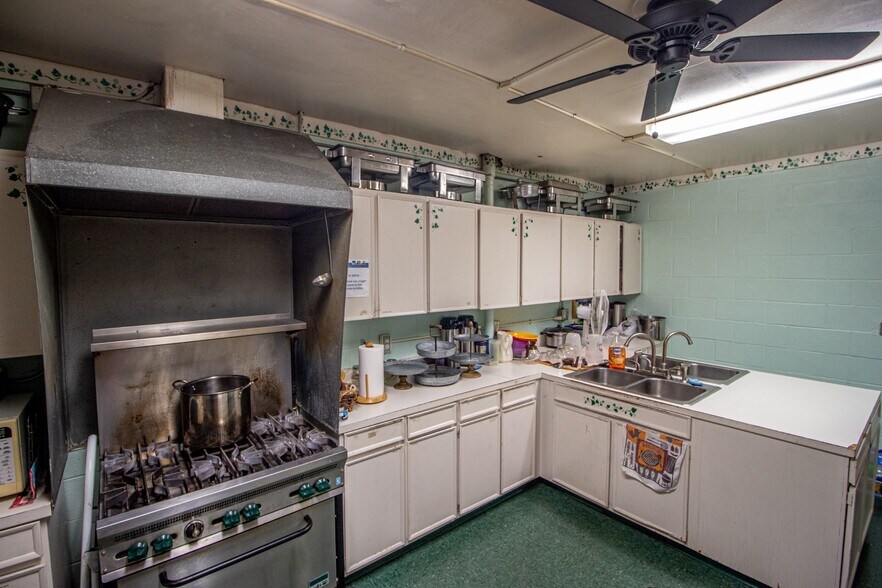 More Photos Of 23696 Northline Rd, Taylor Religious Facility For Sale