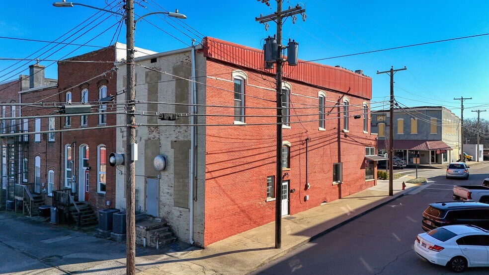 More Photos Of 17 Broadway St, McKenzie Storefront For Lease