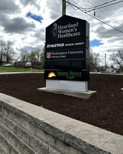 More Photos Of 900 E Walnut St, Carbondale Medical For Lease