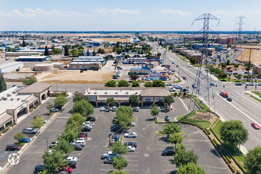 More Photos Of 3820 Coffee Rd, Bakersfield Storefront Retail Office For Lease