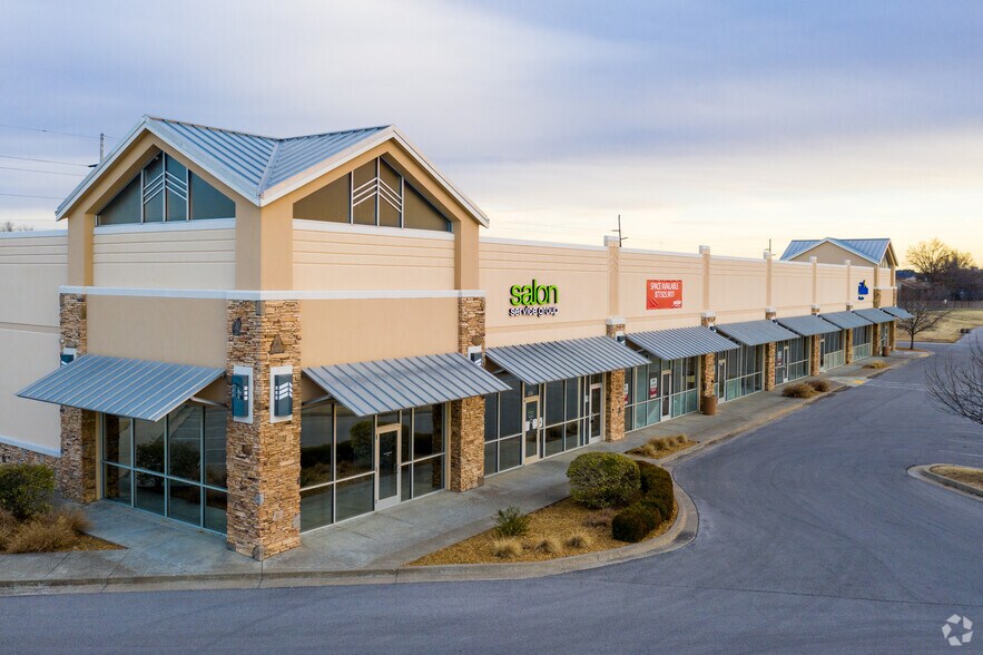 More Photos Of 5302-5636 E Skelly Dr, Tulsa Unknown For Lease