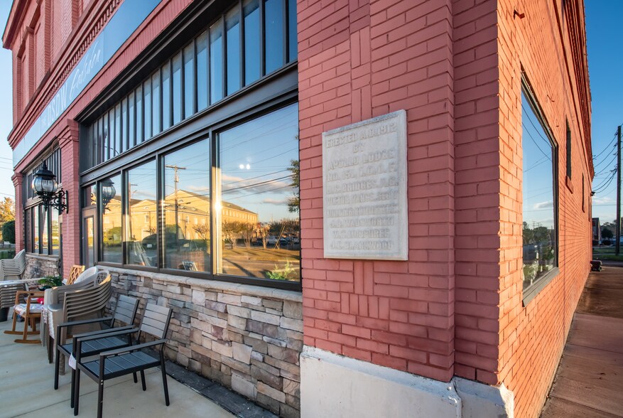 More Photos Of 534 Walnut St, Gadsden Showroom For Sale