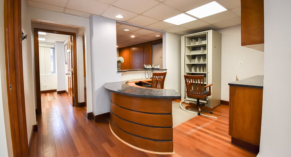 More Photos Of 940 25th St NW, Washington Apartments For Sale