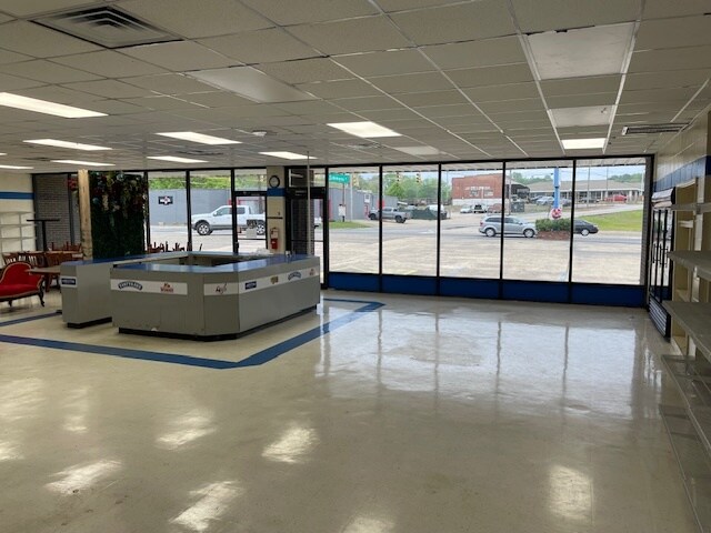 More Photos Of 1503 2nd Ave, Opelika Storefront For Lease