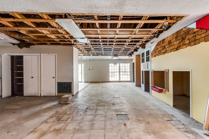 More Photos Of 1601 Kennedy St, Bonham Apartments For Sale
