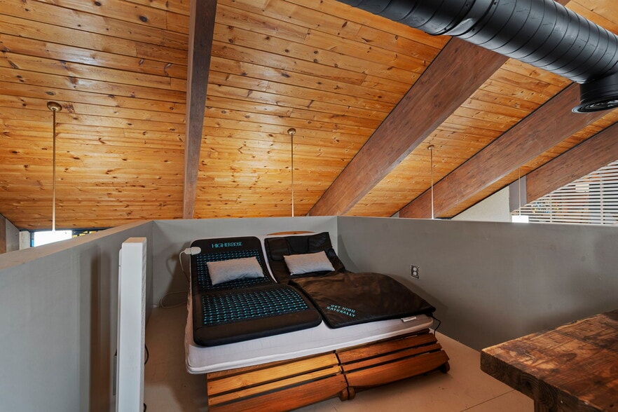 More Photos Of 4720 Avenue O 1/2, Galveston Showroom For Sale