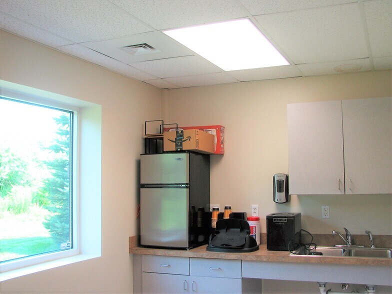 More Photos Of 100 Griffin Rd, Portsmouth Medical For Sale