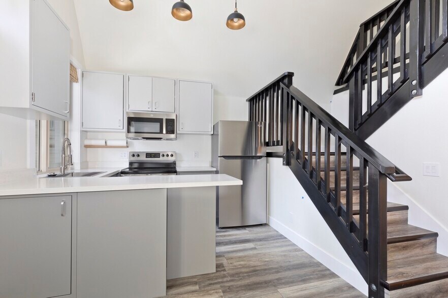 More Photos Of 25 Howard Ave, June Lake Apartments For Sale