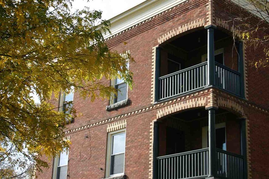 More Photos Of 42 Central St, Newport Flex For Lease