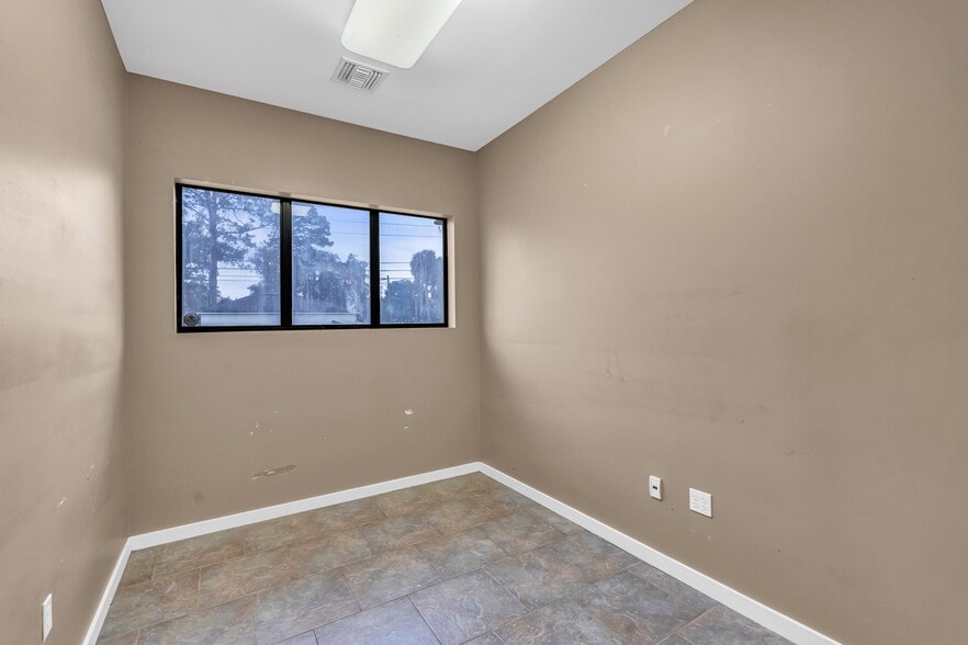 More Photos Of 6531 103rd St, Jacksonville Medical For Lease