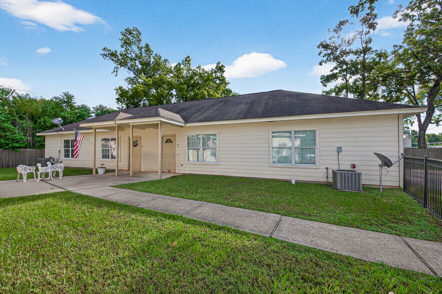 More Photos Of 104 Longstreet Rd, Willis Apartments For Sale