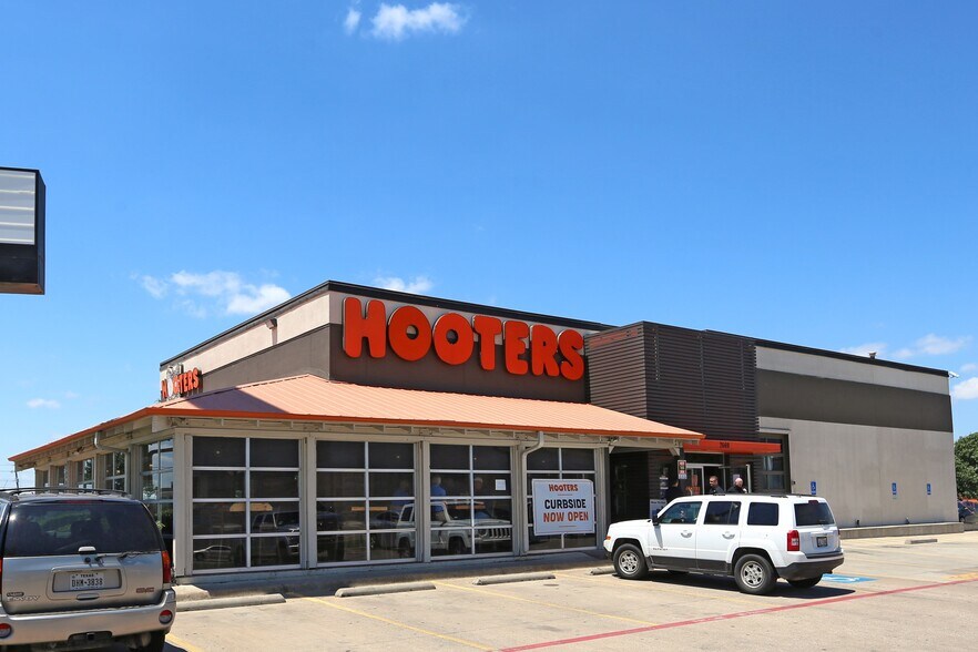 More Photos Of 7669 Grapevine Hwy, North Richland Hills Restaurant For Sale