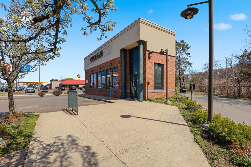 More Photos Of 613 Queen St, Southington Storefront For Sale
