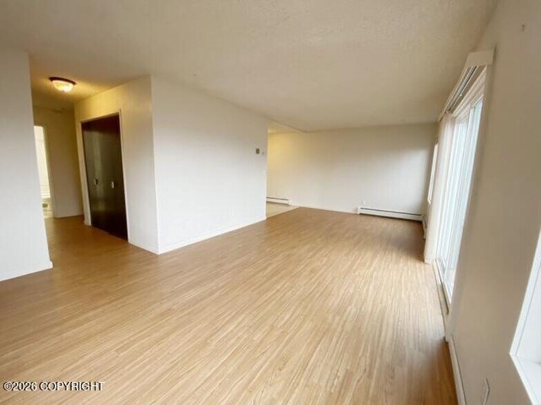 More Photos Of 513 E 15th Ter, Anchorage Apartments For Sale