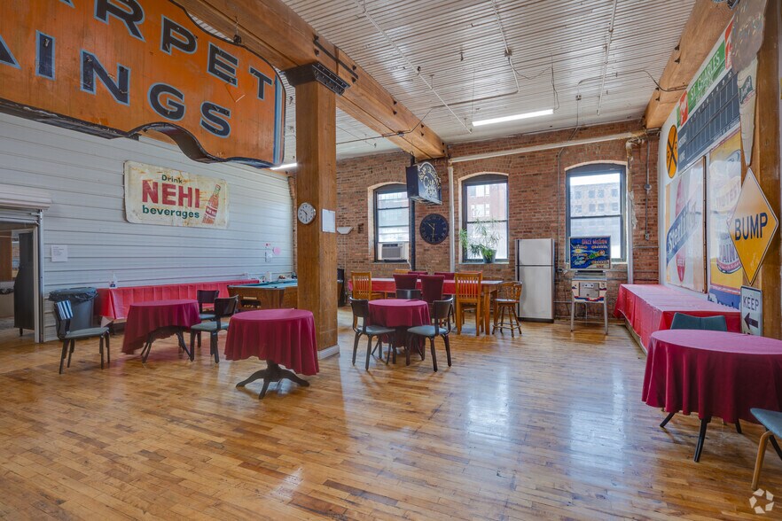 More Photos Of 3636 S Iron St, Chicago Light Distribution For Lease