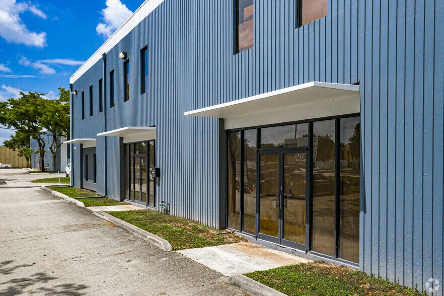 1571 N Powerline Rd, Pompano Beach, FL 33069 Industrial For Lease