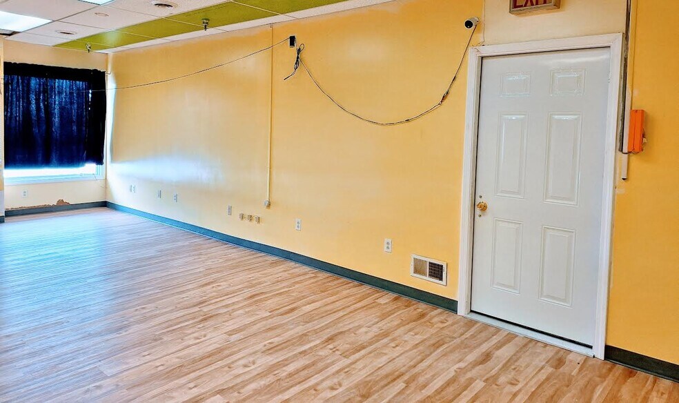 More Photos Of 1155 Mohawk St, Utica Storefront For Lease