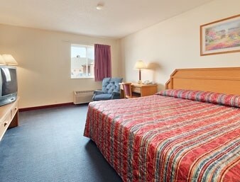 More Photos Of 1410 28th St, Belleville Hotel For Sale