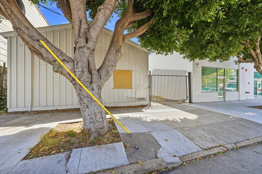 More Photos Of 2757 16th St, San Francisco Warehouse For Lease