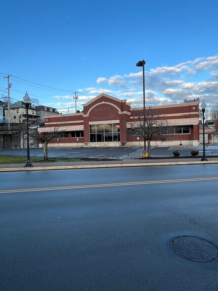 More Photos Of 351 Brighton Ave, Rochester Freestanding For Lease