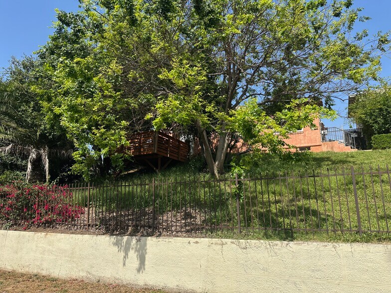 Primary Photo Of 3939 W 28th St, Los Angeles Multifamily For Sale