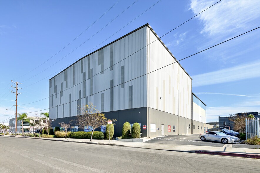 More Photos Of 11220 Hindry Ave, Los Angeles Warehouse For Sale