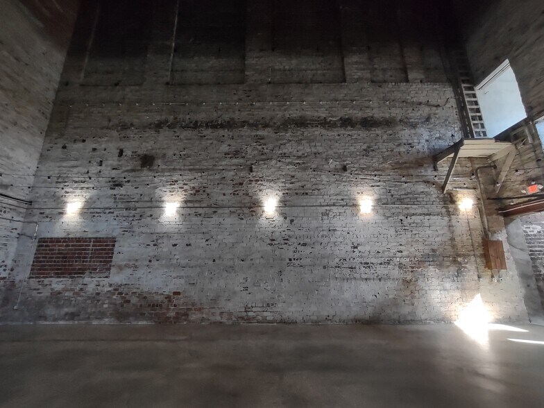 More Photos Of 1617 N Franklin St, Tampa Storefront Retail Residential For Sale