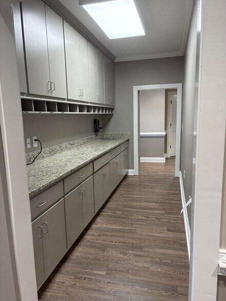 More Photos Of 8316 Rivers Ave, North Charleston Office For Lease