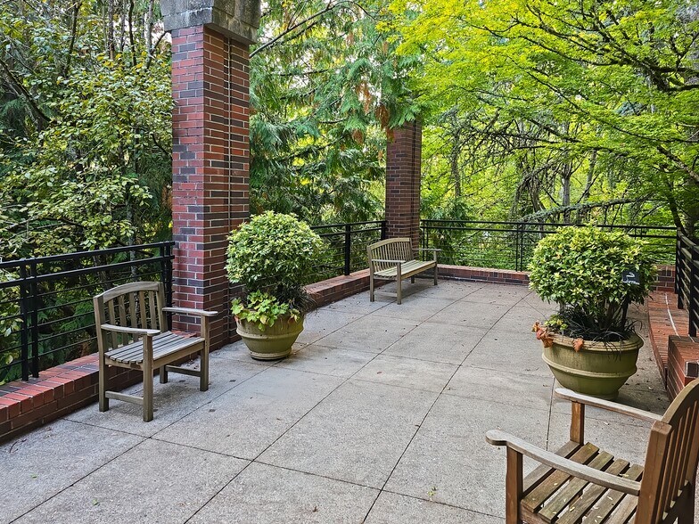 More Photos Of 4800 Meadows Rd, Lake Oswego Coworking Space