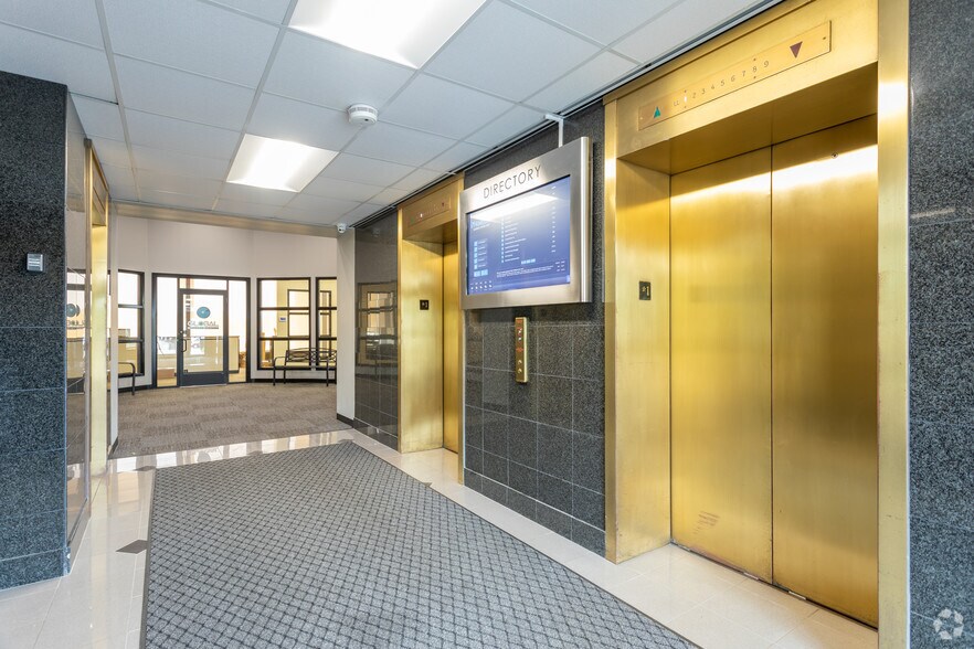 More Photos Of 20600 Eureka Rd, Taylor Office For Lease