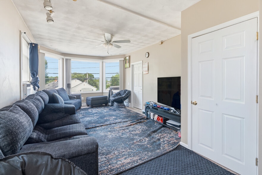 More Photos Of 620 Killingly St, Johnston Restaurant For Sale