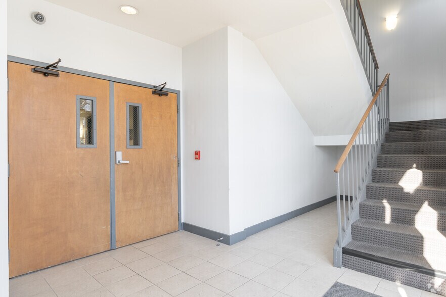 More Photos Of 2000 Sproul Rd, Broomall Unknown For Lease