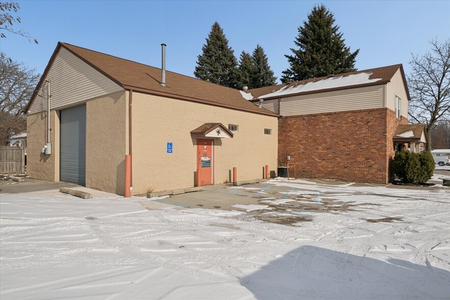 More Photos Of 36050 Goddard Rd, Romulus Auto Repair For Sale