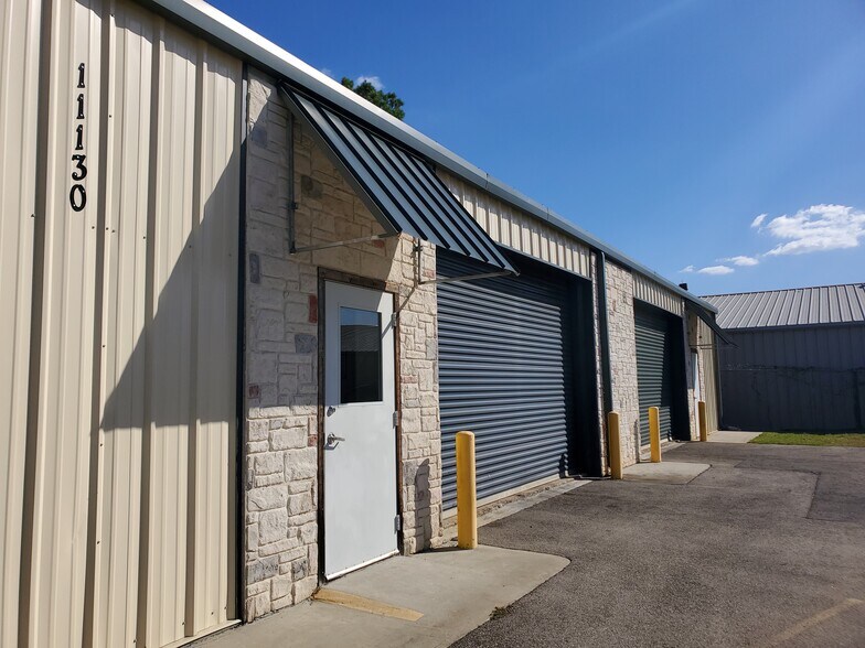More Photos Of 11130 N Highway 75, Willis Light Distribution For Lease