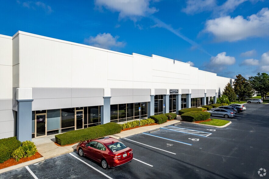 More Photos Of 7600 Kingspointe Pky, Orlando Unknown For Lease