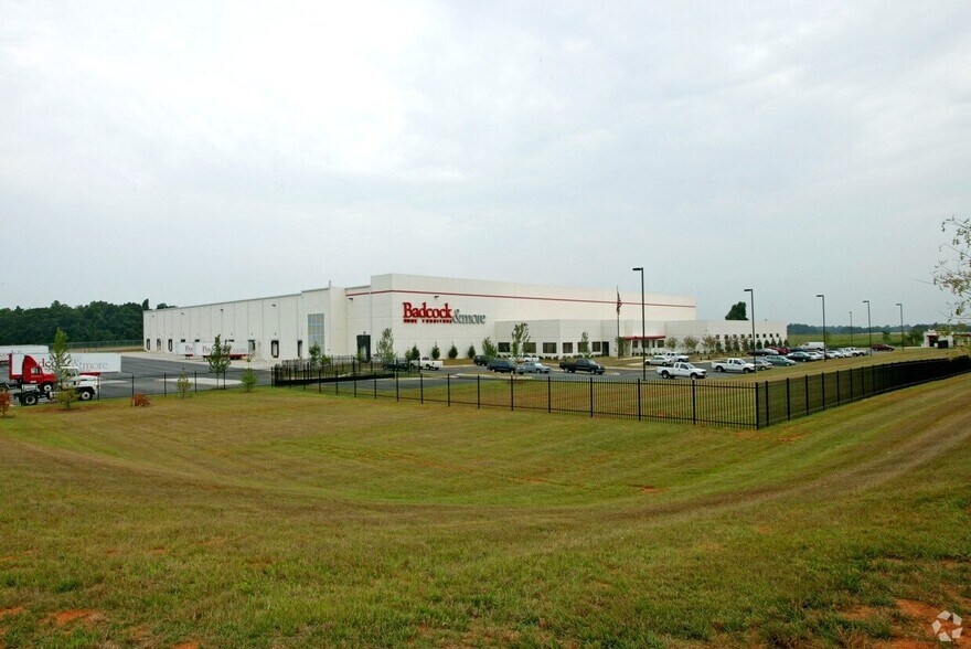 More Photos Of 1017 Corporate Park Dr, Mebane Distribution For Lease