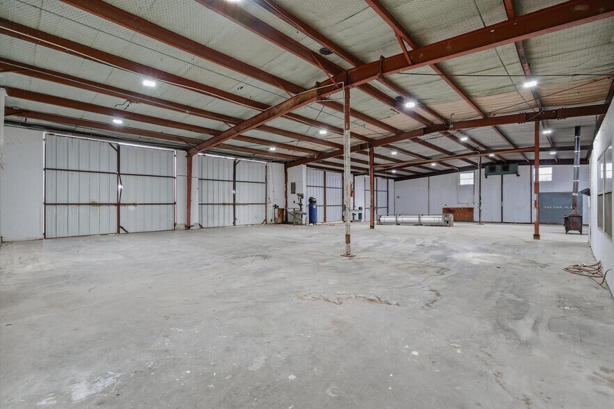 More Photos Of 9474 US-175, Kemp Flex For Sale