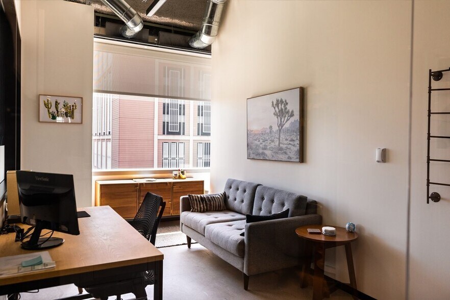 More Photos Of 909 Davis St, Evanston Coworking Space