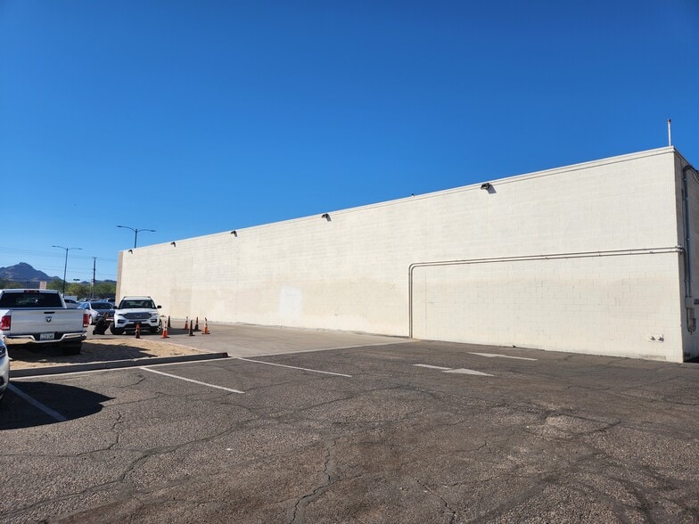 More Photos Of 3216 E Cactus Rd, Phoenix Freestanding For Sale