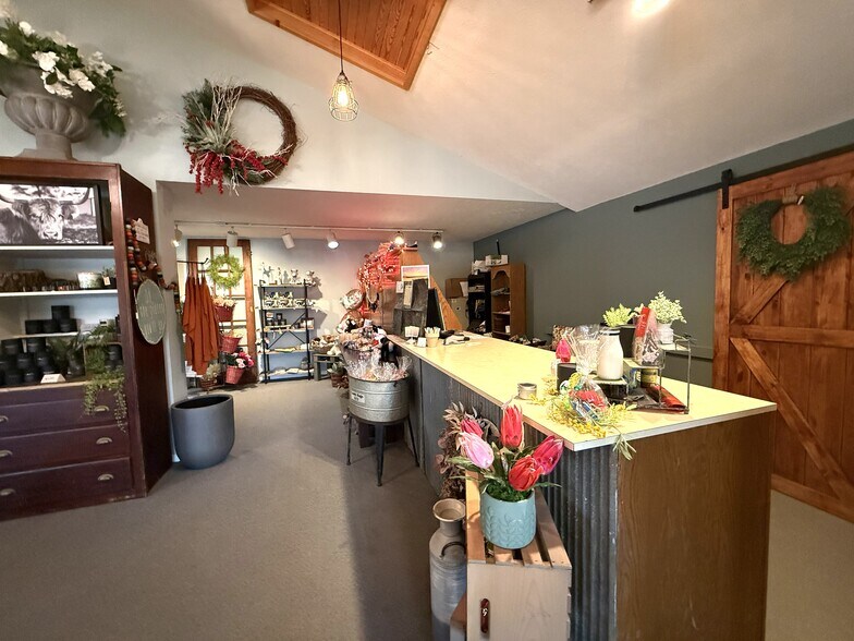 More Photos Of 421 N Spruce St, Abilene Freestanding For Sale