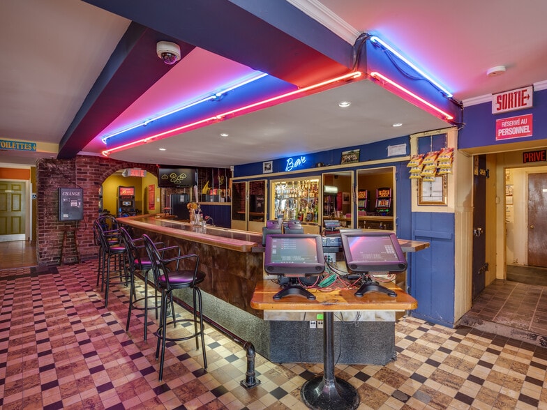 More Photos Of 2514 Rue Sainte-Catherine E, Montréal Apartments For Sale