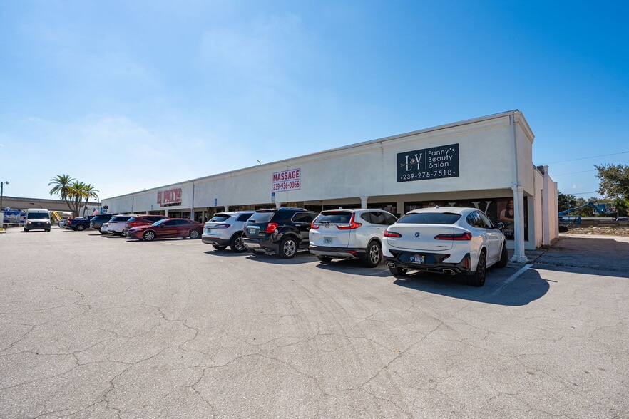 More Photos Of 4434-4458 S Cleveland Ave, Fort Myers Freestanding For Sale
