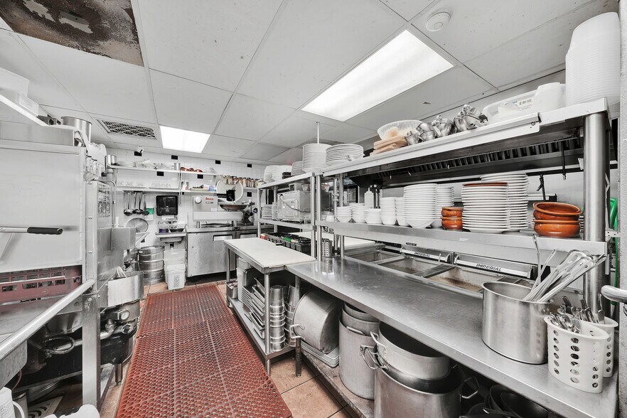 More Photos Of 3016 E Commercial Blvd, Fort Lauderdale Restaurant For Sale